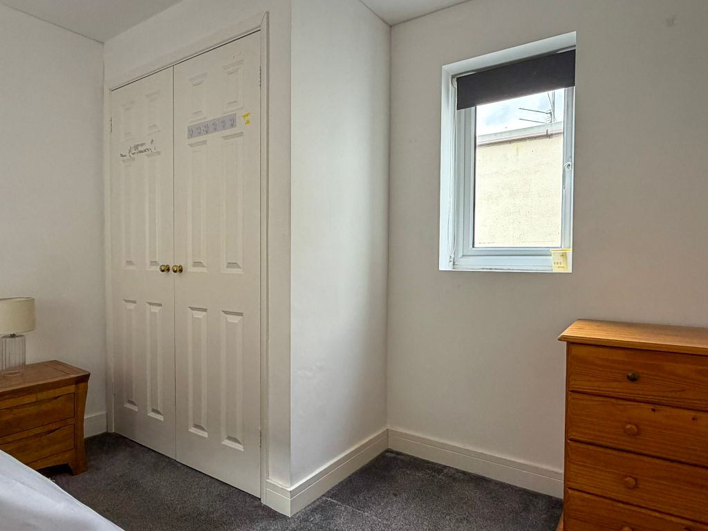 Property photo 3 of 8 Room