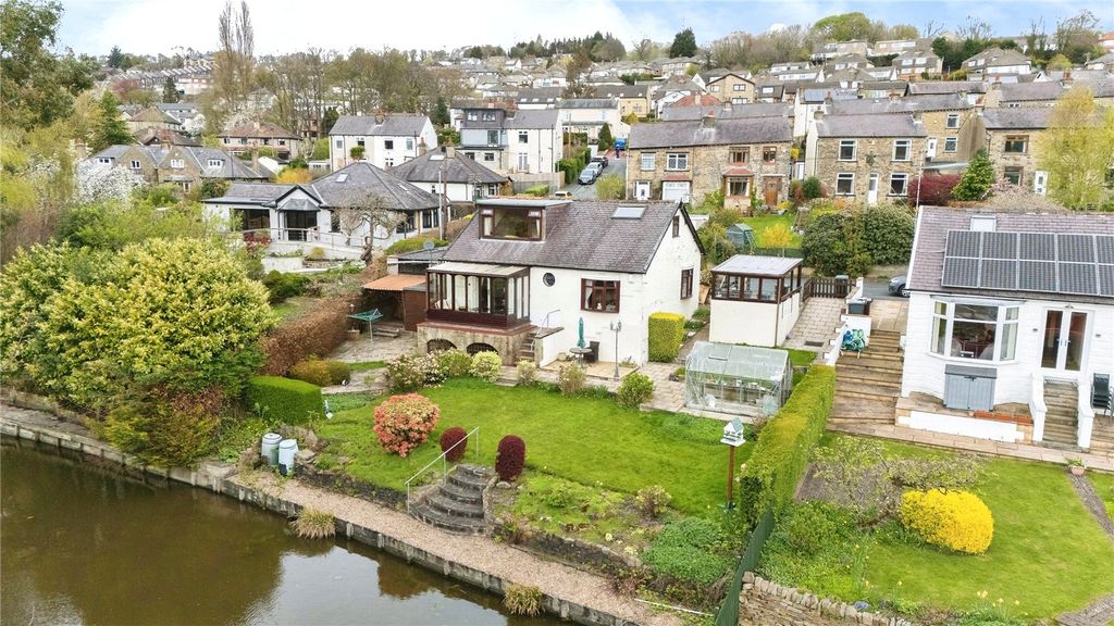 Property photo 1 of 27 Picture No. 32