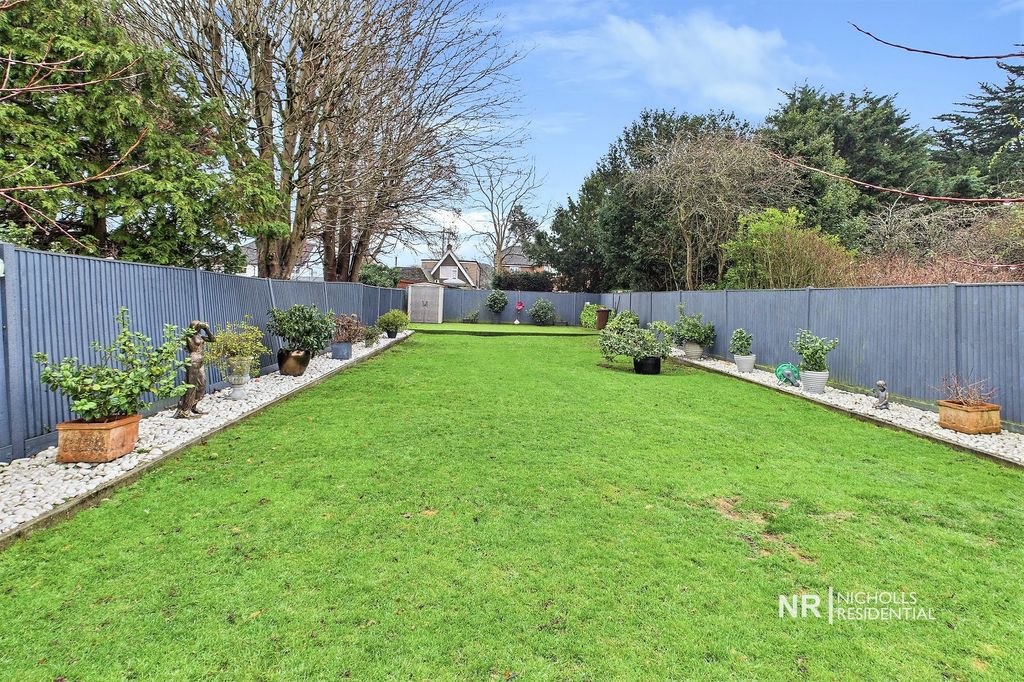 Property photo 3 of 22 Garden