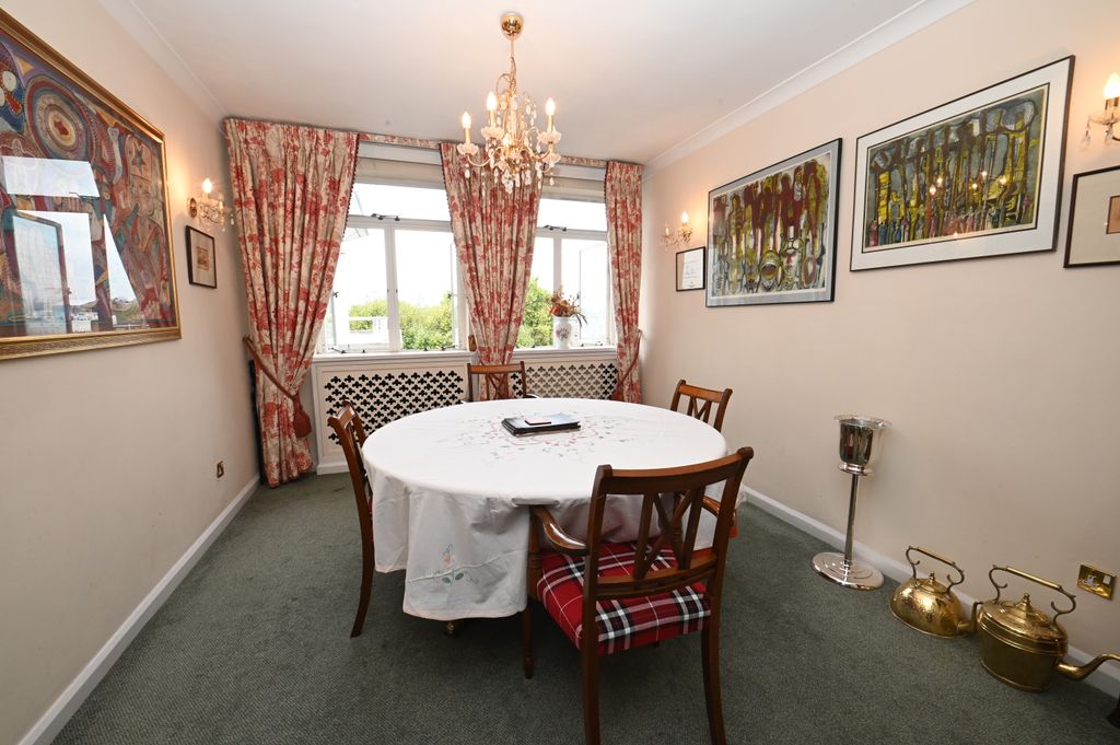Property photo 2 of 11 Dining Room 