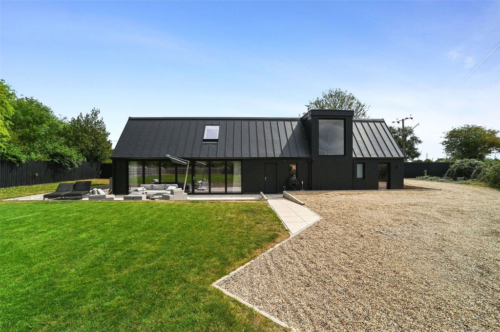 Property photo 1 of 16 Picture No. 03