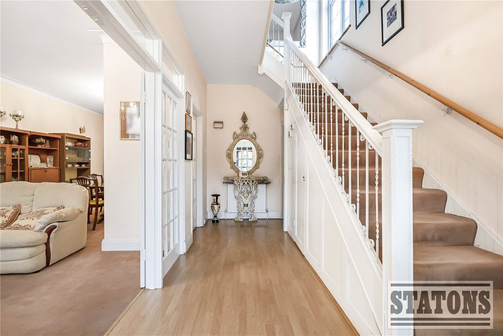 Property photo 2 of 21 Picture No. 12