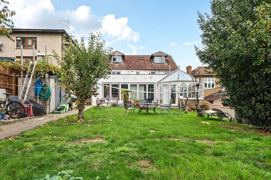 Property photo 3 of 6