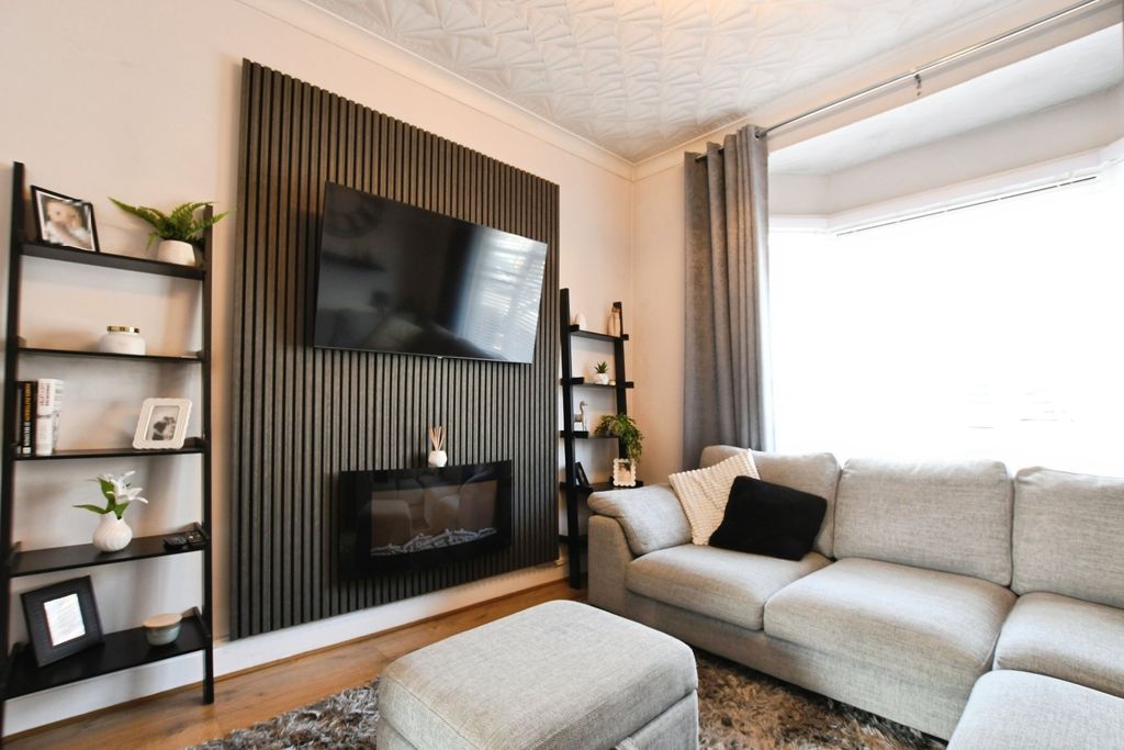 Property photo 3 of 22 Lounge