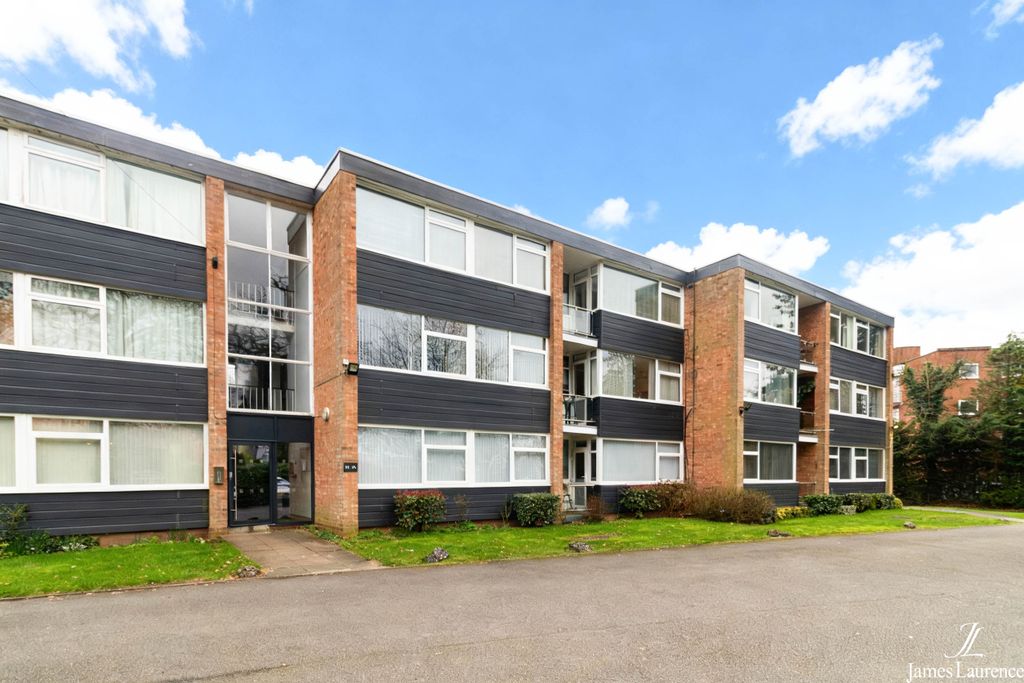 Property photo 1 of 14 A553D692-A6E0-4C73-8185-D99A0Cdc120C