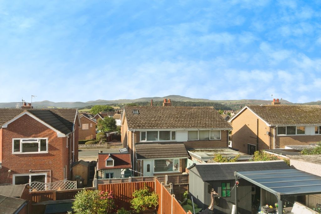 Property photo 2 of 17 Photo