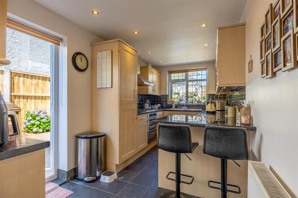 Property photo 3 of 23 Kitchen