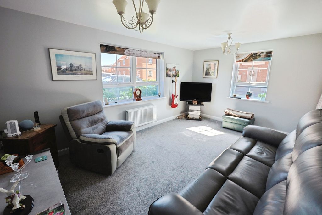 Property photo 3 of 17 Pbox-Img.Jpg