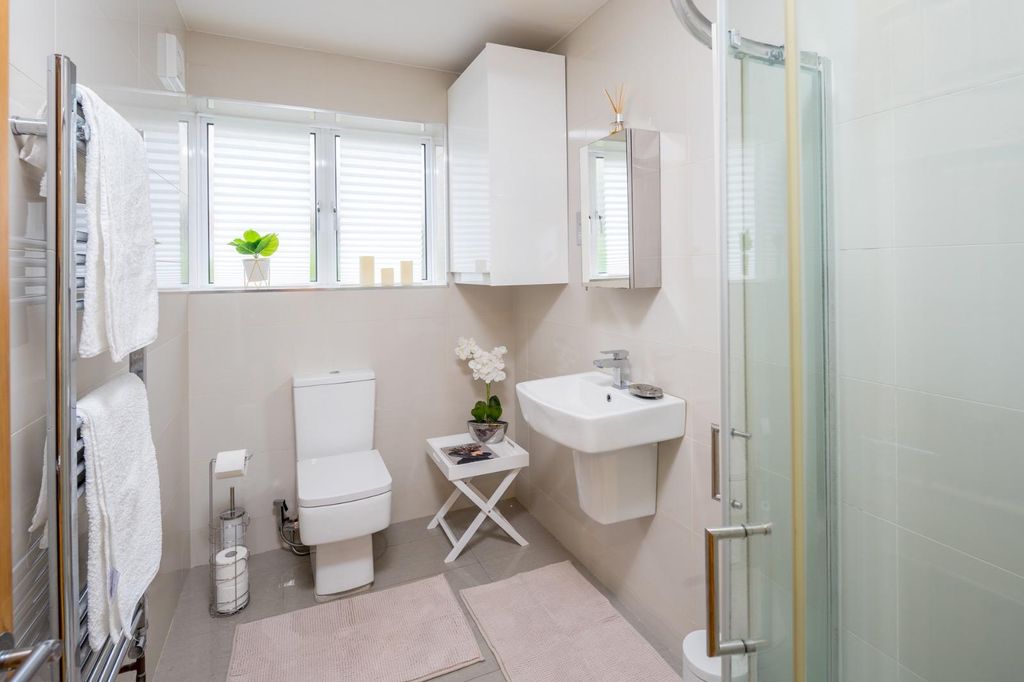 Property photo 3 of 6 Warner Studio 4.Jpeg