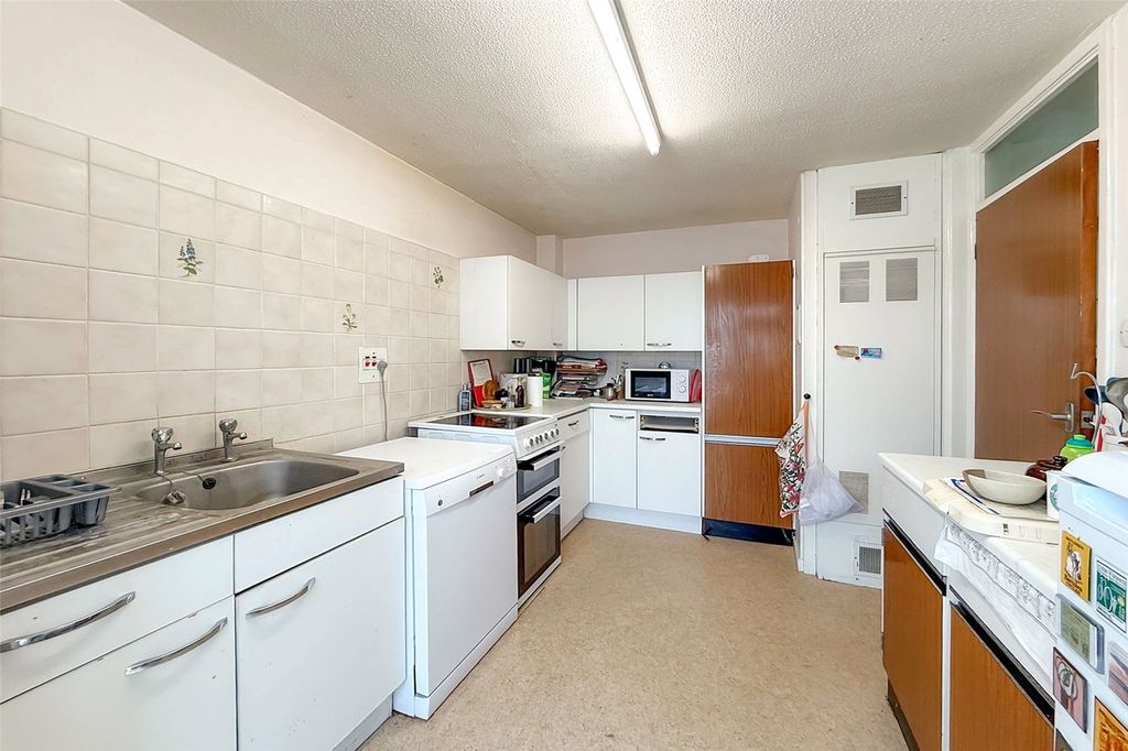 Property photo 2 of 19 Picture No. 14