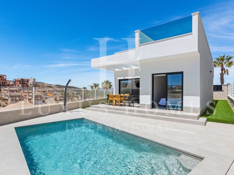 Property photo 2 of 32