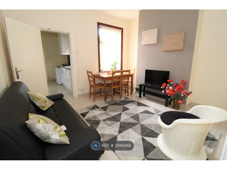 Property photo 1 of 8 Lounge