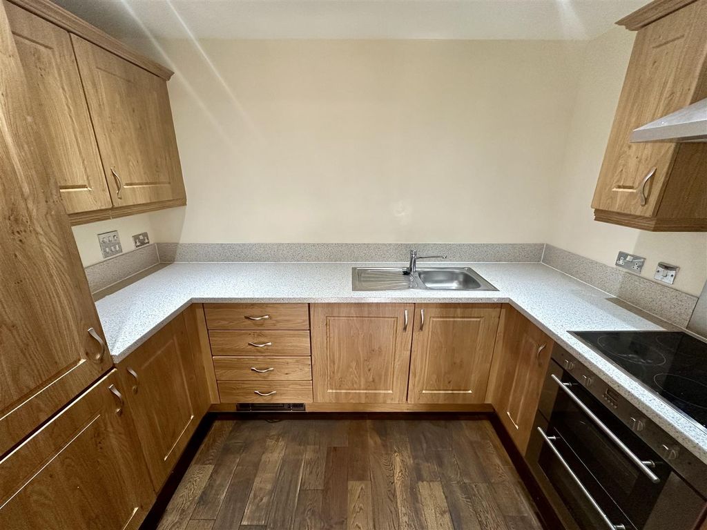 Property photo 2 of 14 Kitchen 1 Of 3