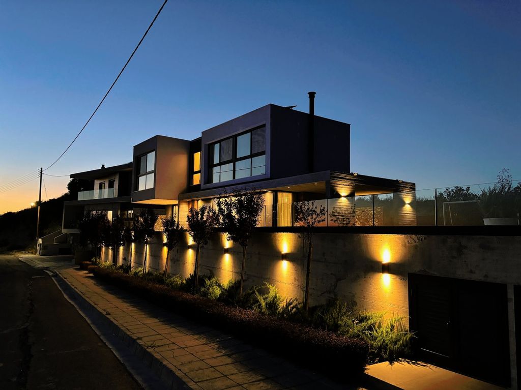 Property photo 2 of 22