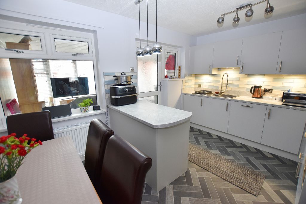 Property photo 2 of 19 Dining Kitchen 1
