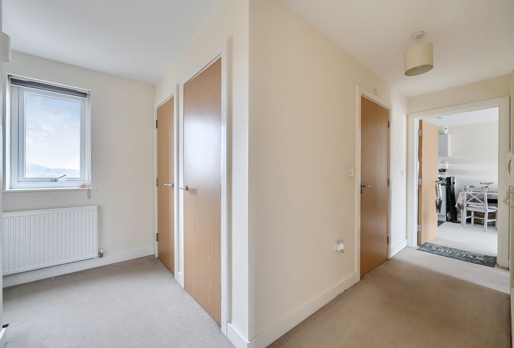 Property photo 2 of 15 Enterance Hall