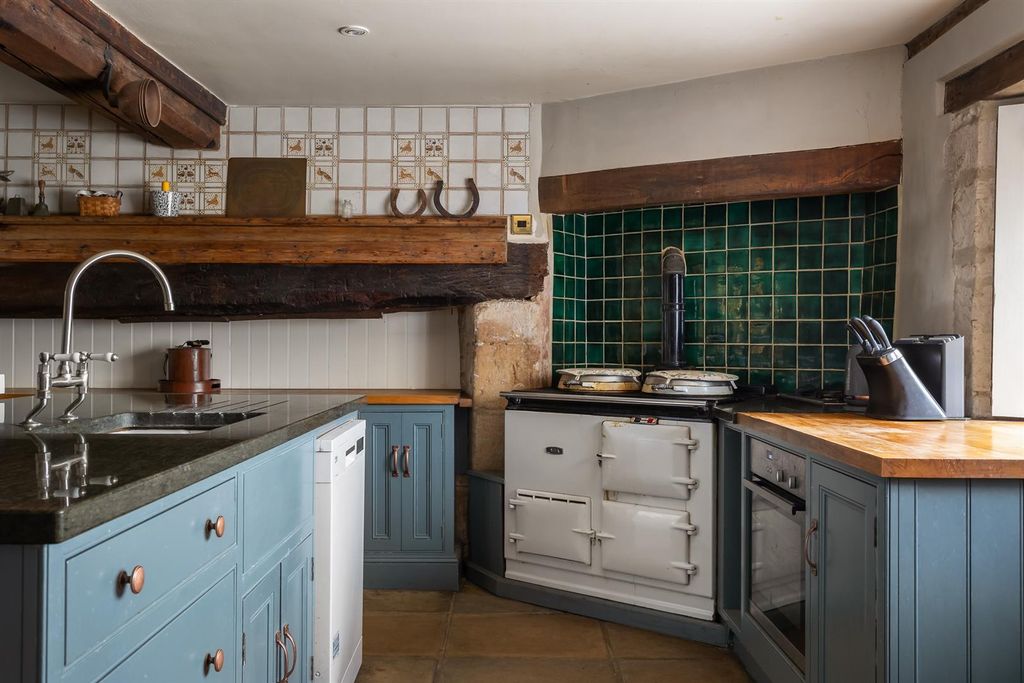 Property photo 3 of 35 44 - Chedworth Manor - Gl54 4Aa - Web.Jpg