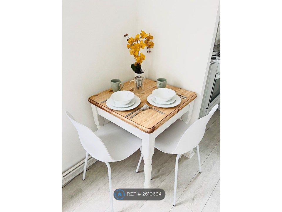 Property photo 2 of 11 Space To Eat And Entertain