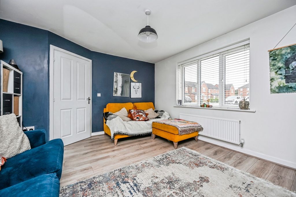 Property photo 3 of 17 Photo