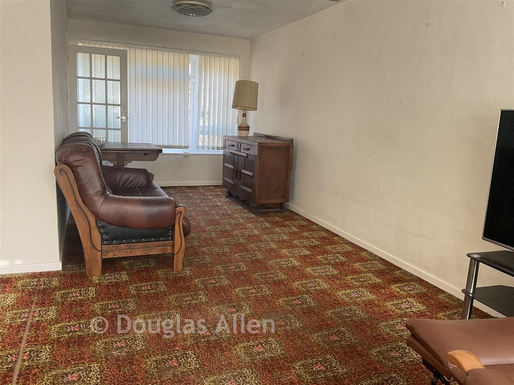 Property photo 2 of 9 Lounge