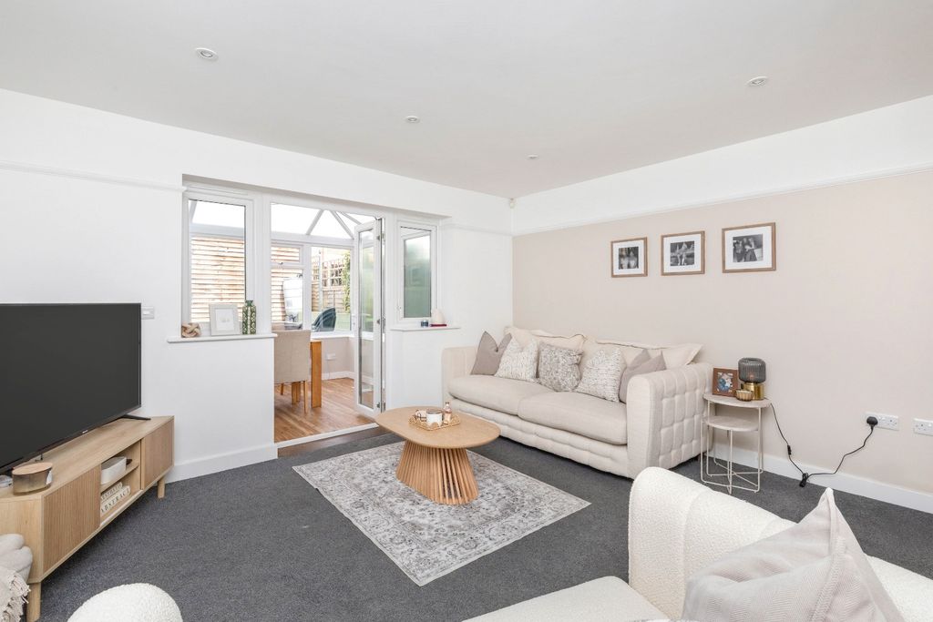 Property photo 2 of 14 3850604