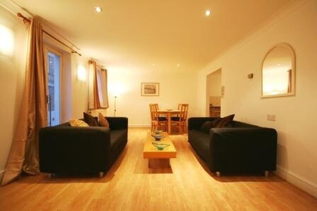 Property photo 3 of 9 Bm8Upper Livingroom2