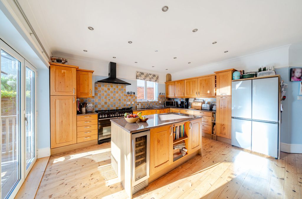 Property photo 3 of 12 1361268-24-68E3B5...