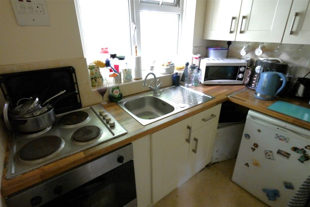 Property photo 3 of 4 Kitchen
