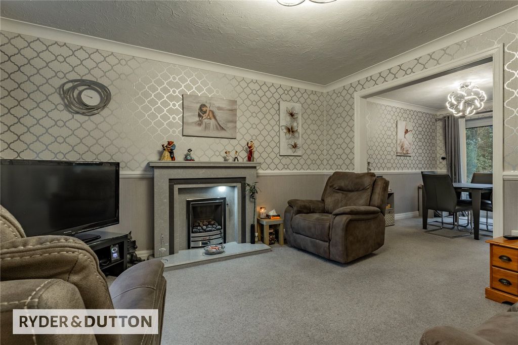 Property photo 3 of 25 Lounge