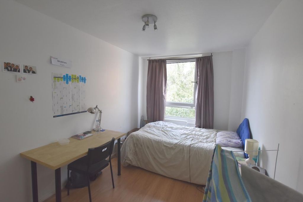 Property photo 1 of 5 Bed4.Jpg