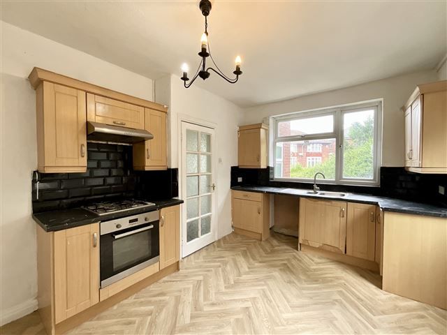 Property photo 3 of 13 Kitchen