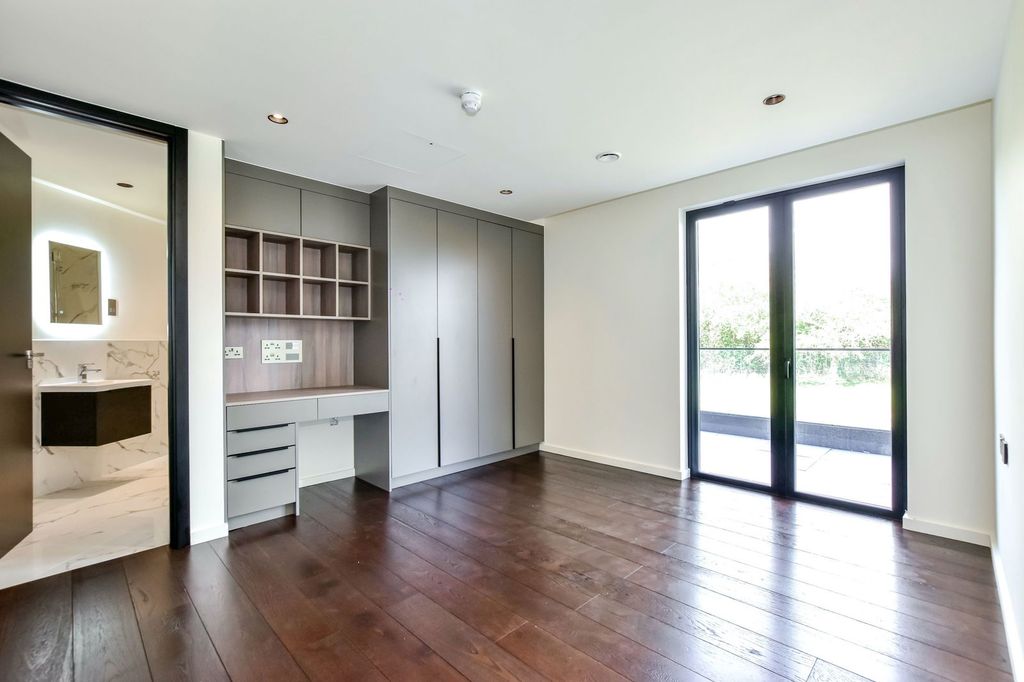 Additional image 13 of 7 bed detached house to rentCrouch Lane, Goffs Oak, Waltham Cross EN7