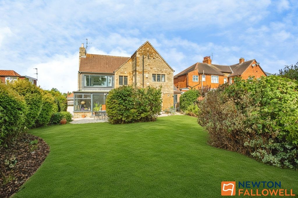 Property photo 3 of 32
