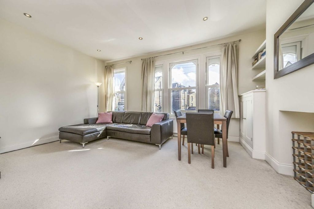 Property photo 2 of 7