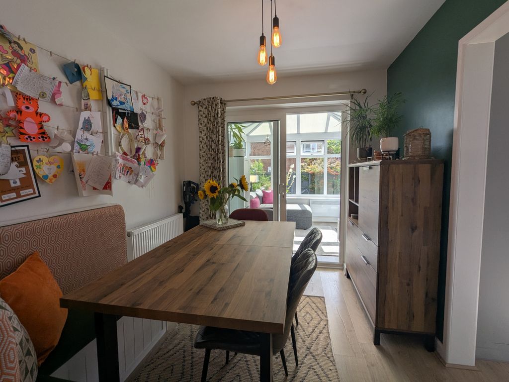 Property photo 3 of 21 Dining L