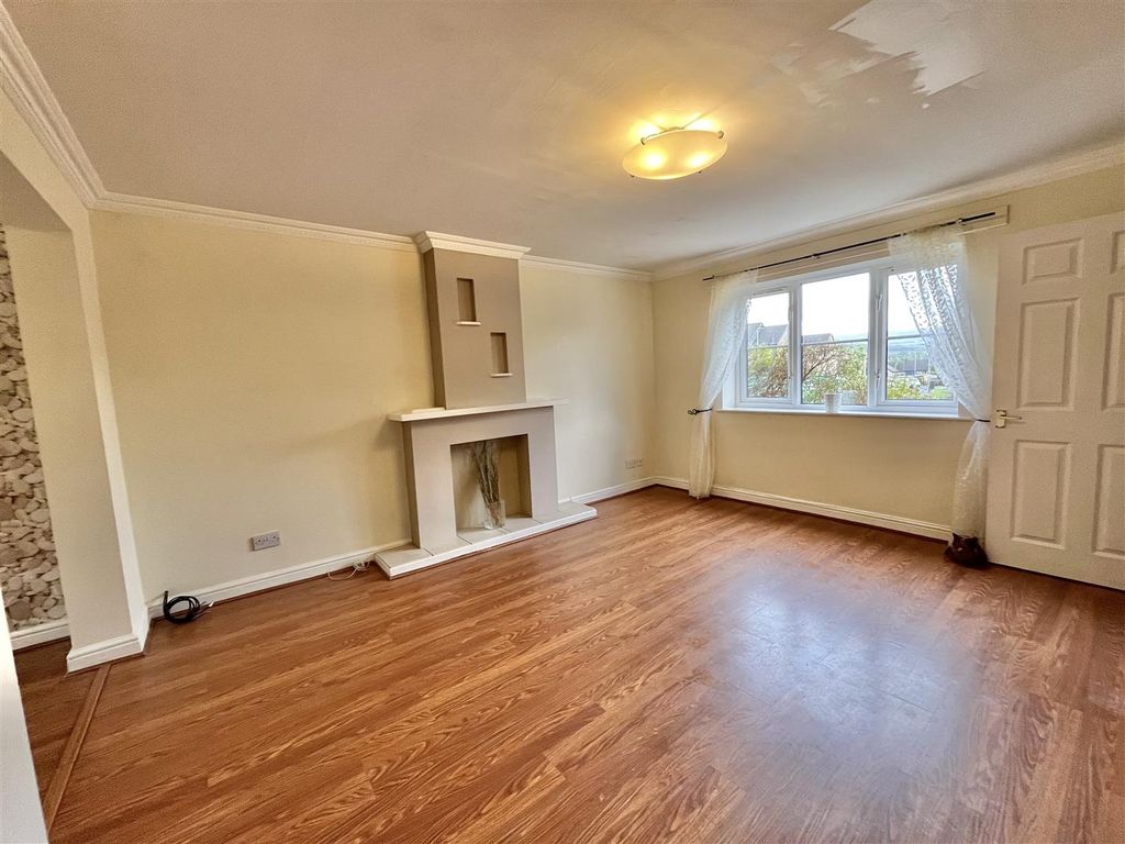 Property photo 3 of 10 Lounge