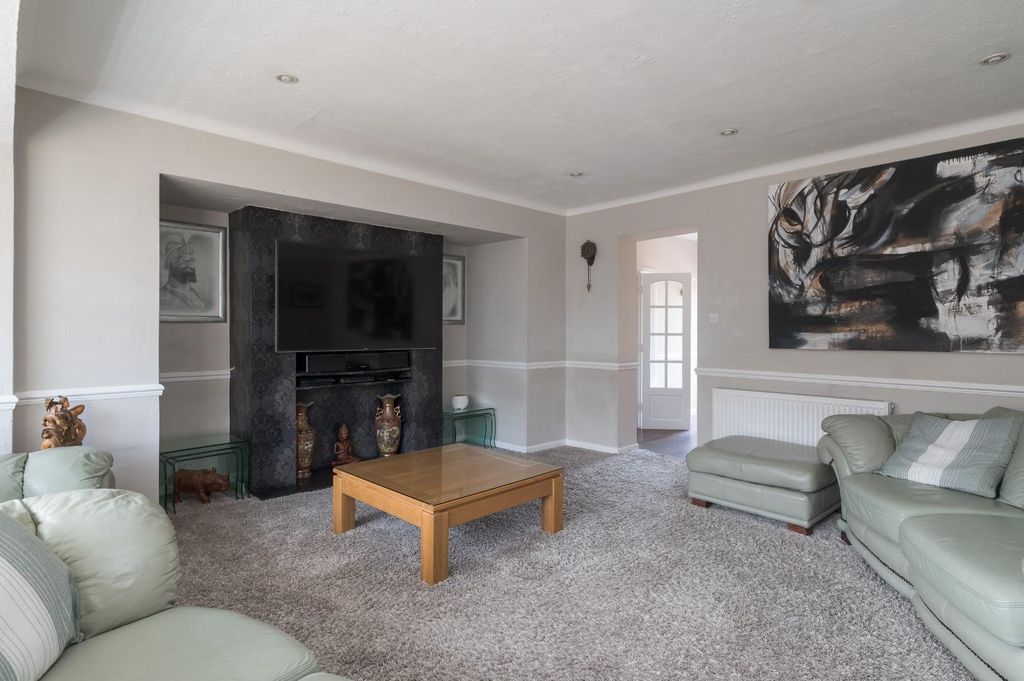 Property photo 2 of 34