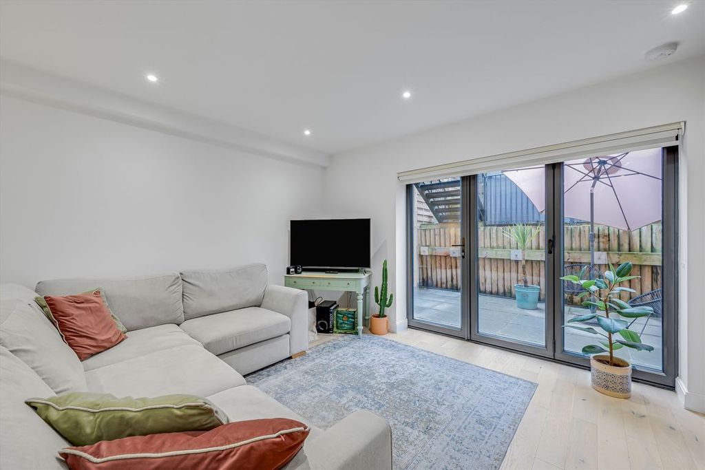 Property photo 2 of 5