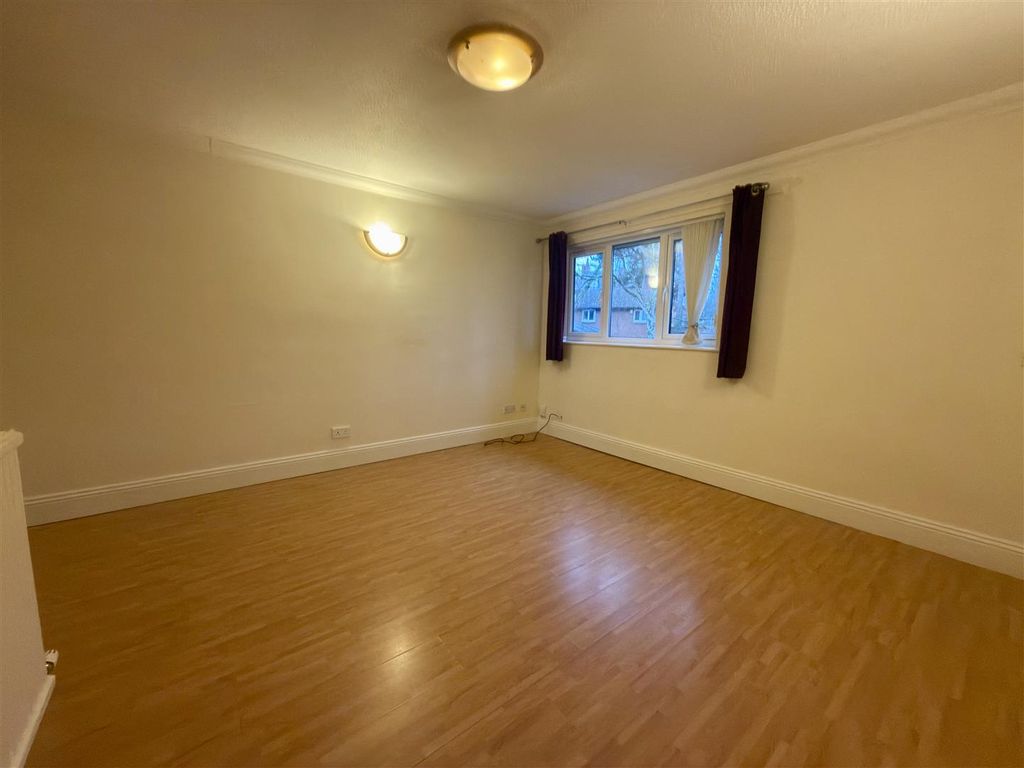 Property photo 3 of 7 Lounge