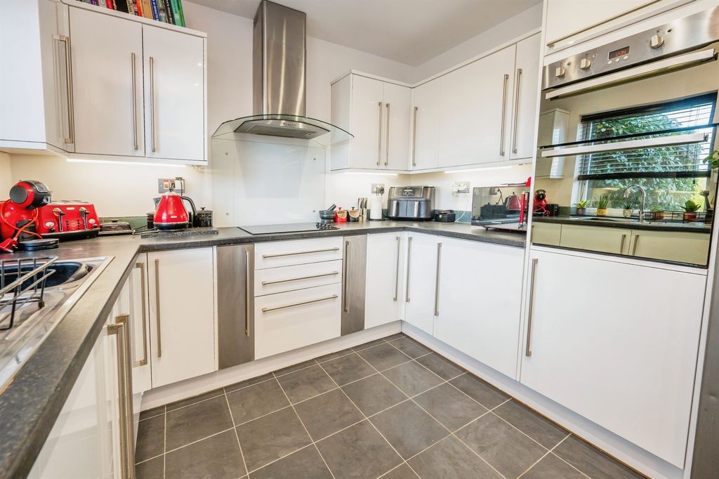 Property photo 3 of 17