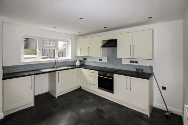 Property photo 3 of 9 Photo 7