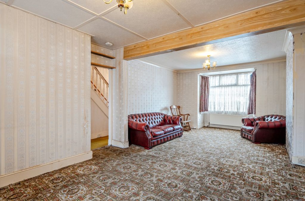 Property photo 2 of 8 1395380-8-695Cdc90ce138