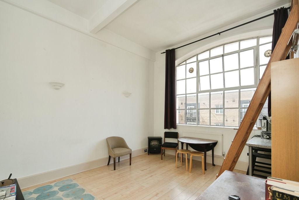 Property photo 3 of 19 Pbox-Img.Jpg