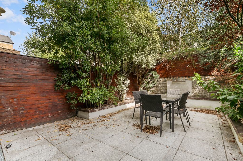 Property photo 3 of 14 Garden