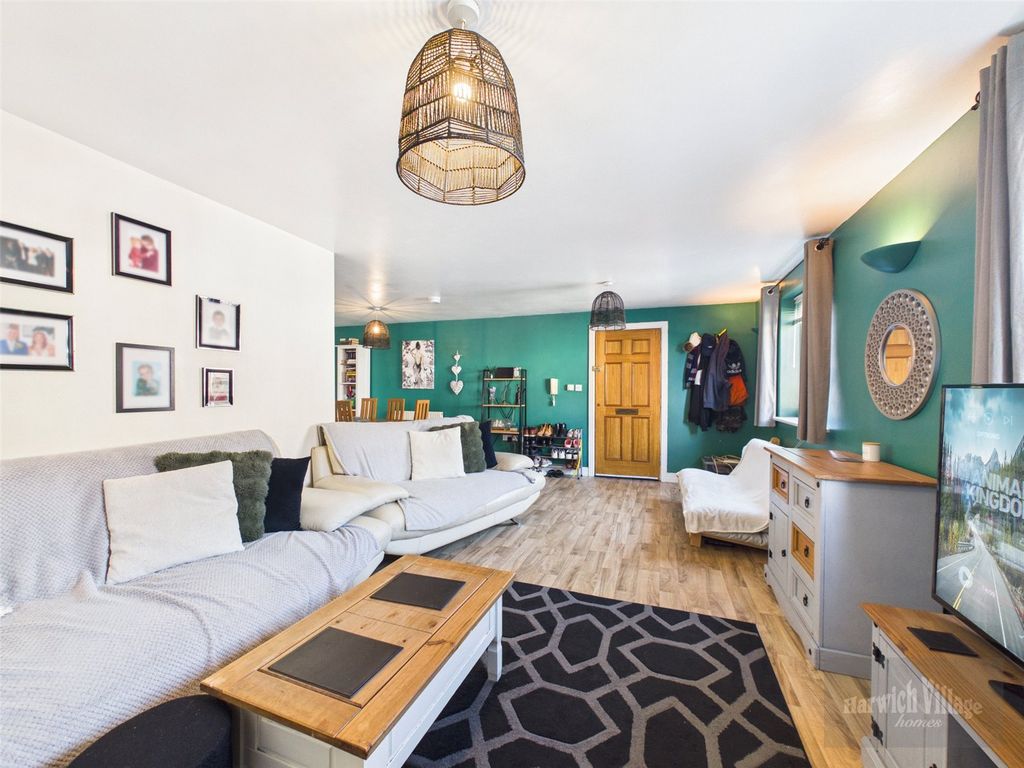 Property photo 3 of 12 Picture 3