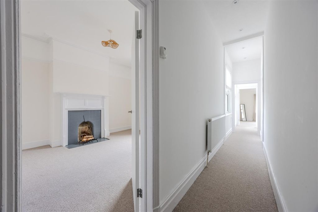 Property photo 2 of 17 Entrance