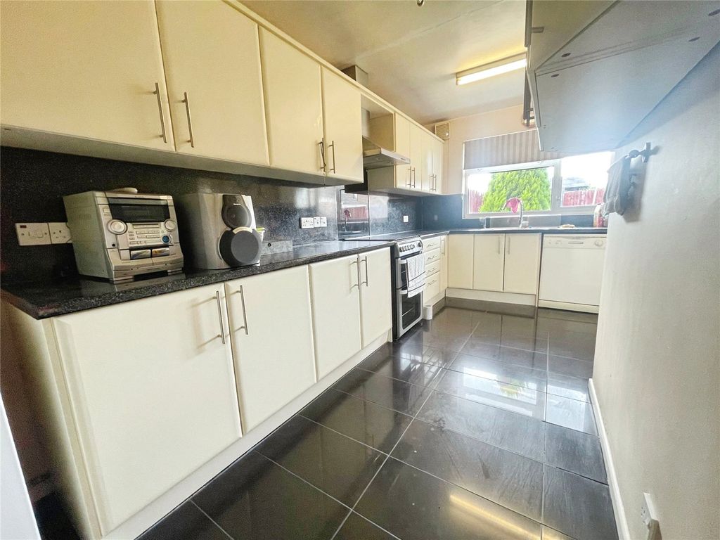Property photo 3 of 15 Kitchen