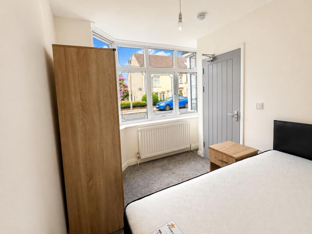 Property photo 2 of 21 6F27E404-Eb94-4d0B-A9E1-6A0Bb3Df1F9B.Png