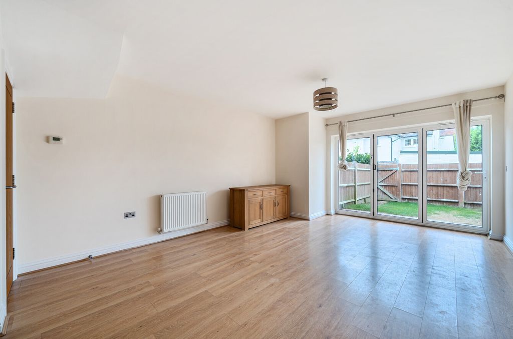 Property photo 3 of 22 1332903-12-68Dd0E...