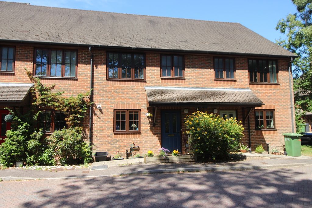 Property photo 1 of 11 2 Peel Place